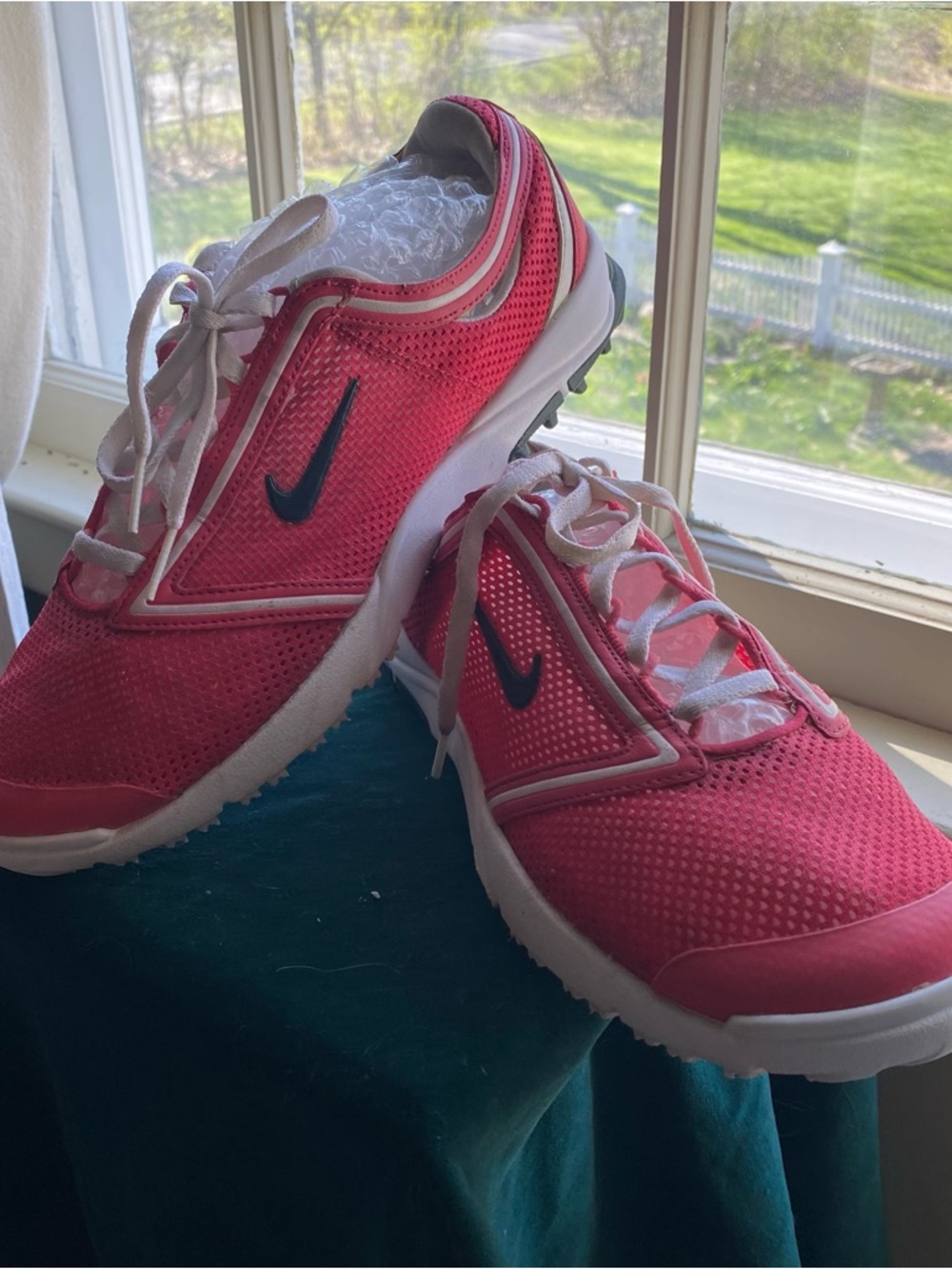 Nike Women's Lightweight Pink Golf Sneakers